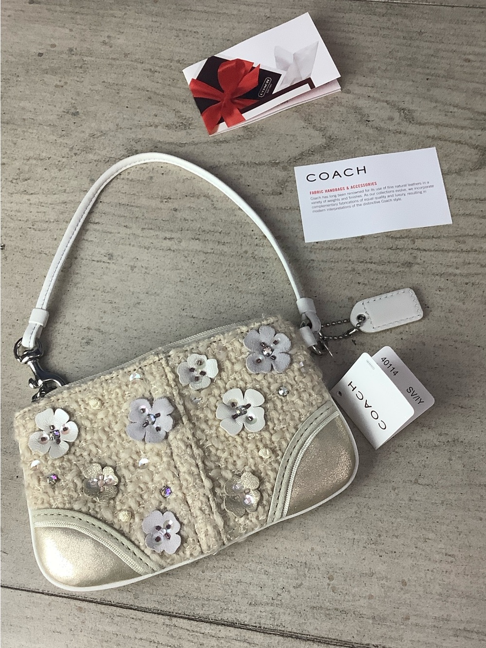 NWT RARE Coach Ivory Wool Floral 3D Appliqué Wristlet with Metallic Accents - Picture 10 of 12